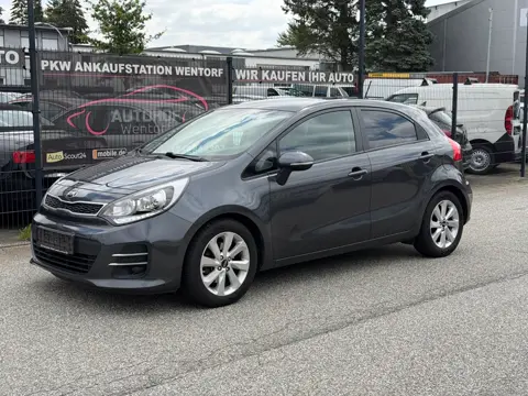 Kia Rio, Limousine in Grau